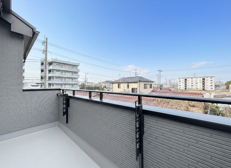 ◎バルコニー(2/16撮影)
南向きで奥行のあるバルコニー!洗濯物もラクラク、たっぷり干せる十分なスペースです!