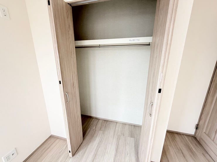 ◎収納(2/16撮影)
クローゼット内には枕棚がついているので余りがちな上の空間もしっかり収納スペースとして利用可能!