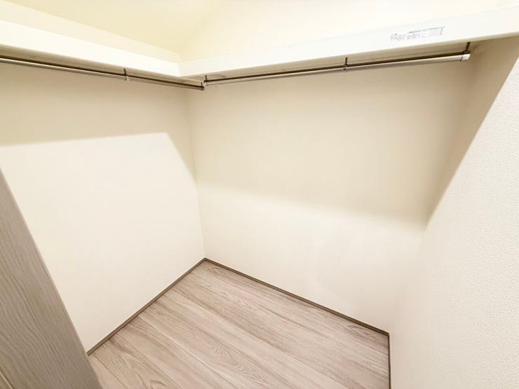 ◎ファミリーCL(2/16撮影)
2階には大容量のファミリークローゼットを設けました!スキーウエアやBBQ機材などの季節物やキャリーケースの収納などにピッタリです!