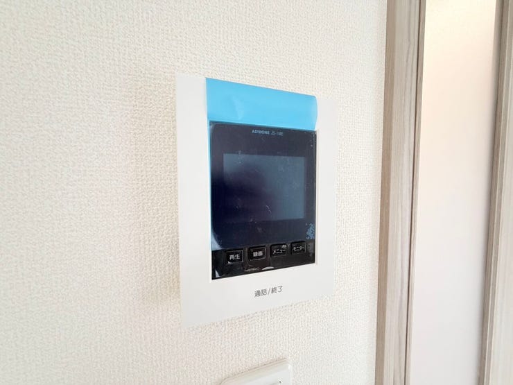 ◎モニター付きインターホン(2/16撮影)
モニター付きなので知らない人が来た場合には、直接顔を会わせなくてもインターホン越しに話をすることもできるので安心です。