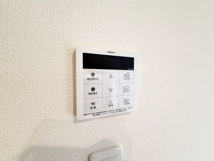◎給湯器リモコン(2/16撮影)
温度調節のほか、追炊機能付で、帰宅時間がバラバラの家庭でも快適に入浴できます。