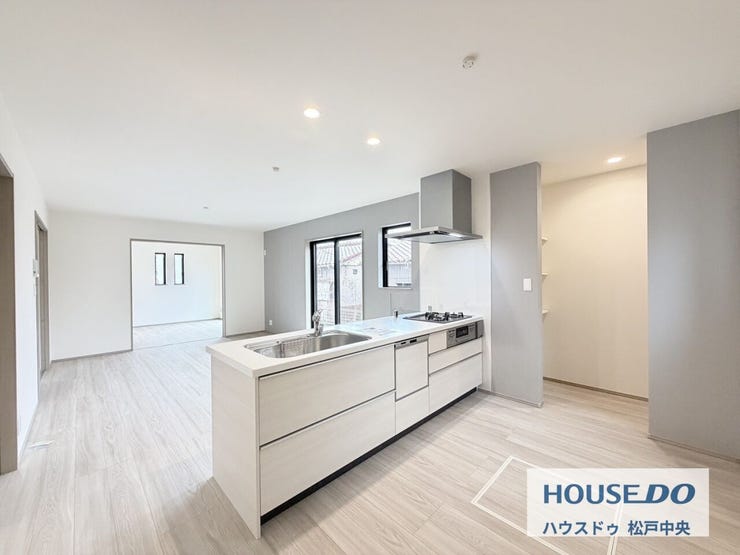 ◎キッチン(2/16撮影)
対面キッチンなので、お子様の目を離すことなくお料理の準備や片づけができ安心です!