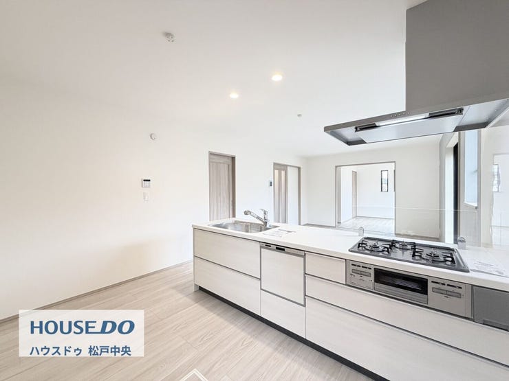 ◎キッチン(2/16撮影)
食洗機付で食事の後片付けもラクラク!毎日忙しい奥様にうれしい、環境にもやさしい!