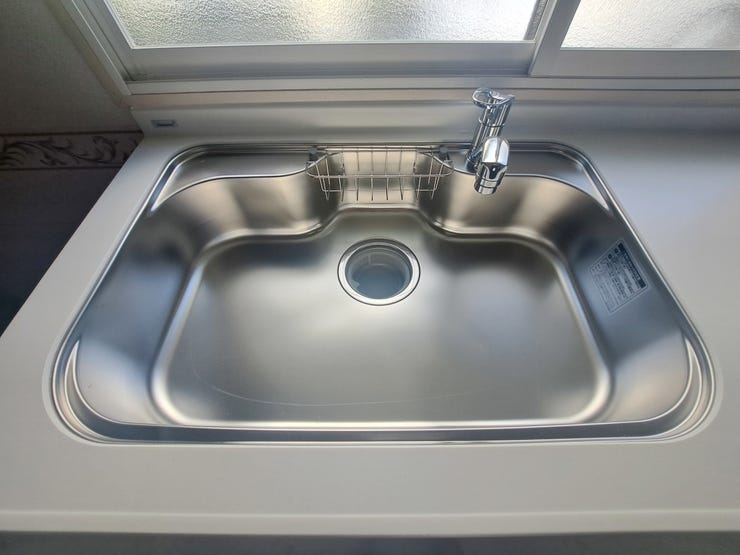 室内(2025年10月)撮影
◎現地案内予約受付中!◎
大きな鍋も洗いやすい形状になっているキッチンシンク◎