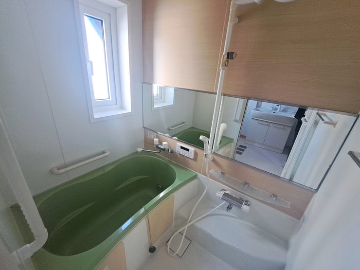 室内(2025年10月)撮影
◎現地案内予約受付中!◎
浴室にも小窓がついているので、小まめに換気ができ衛生的です♪