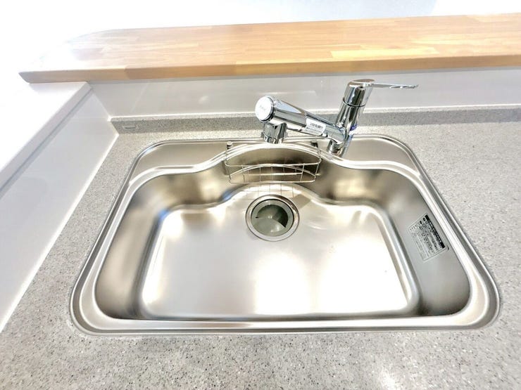 広いシンクはまな板や鍋など大きなものも洗いやすいです。