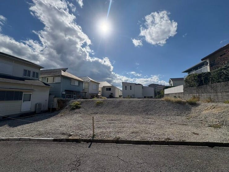 【外観】
2階からは明石海峡大橋も見えます!