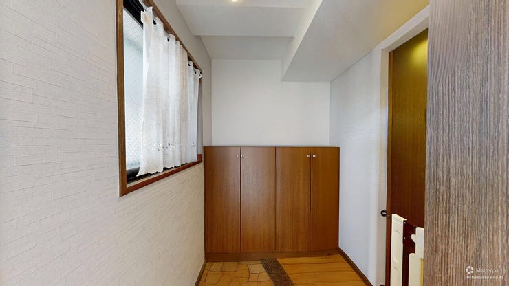 ■ゆったりした広さを確保した窓のある明るい玄関♪