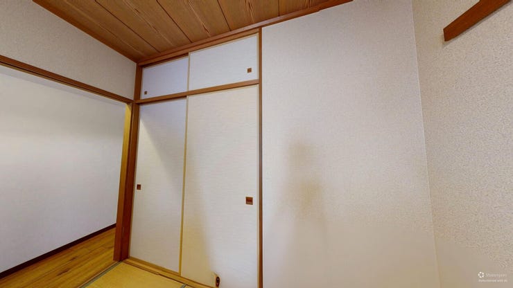 ■出し入れのしやすい押入。布団や座布団などの収納に便利です。