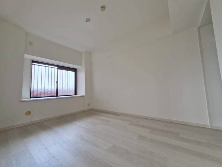 白を基調とした明るい内装で、どんな家具とも相性が良さそうです!