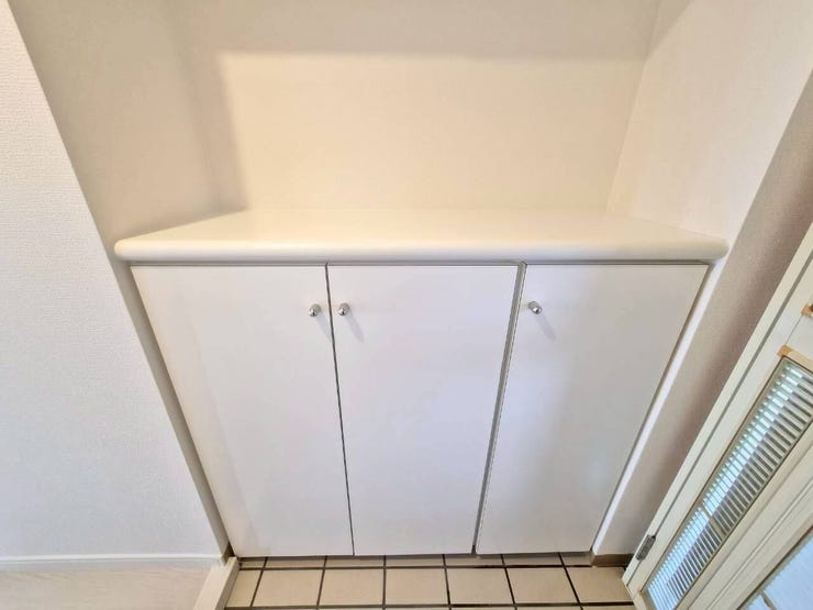 お気に入りの写真や植物を飾って、自分好みの玄関に!