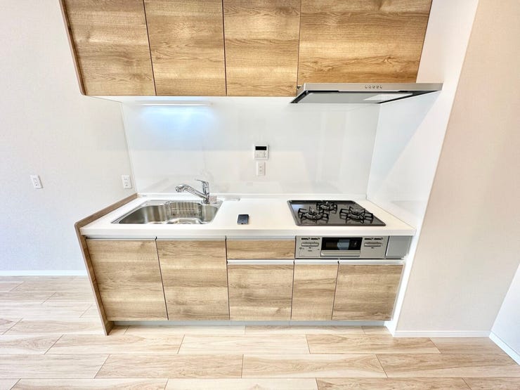 空間を広く使える壁付けキッチン♪便利な三口コンロ♪