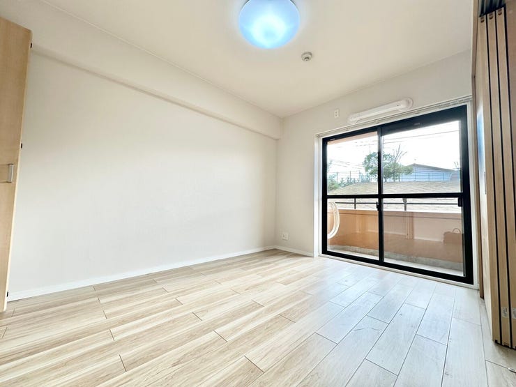 5.7帖の洋室です。