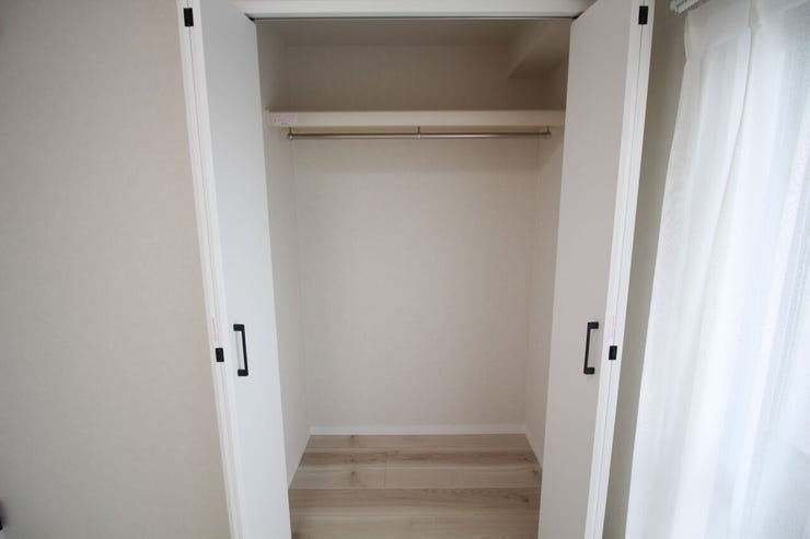 しっかりと収納スペースもある居室部分はちょうどよい広さです。