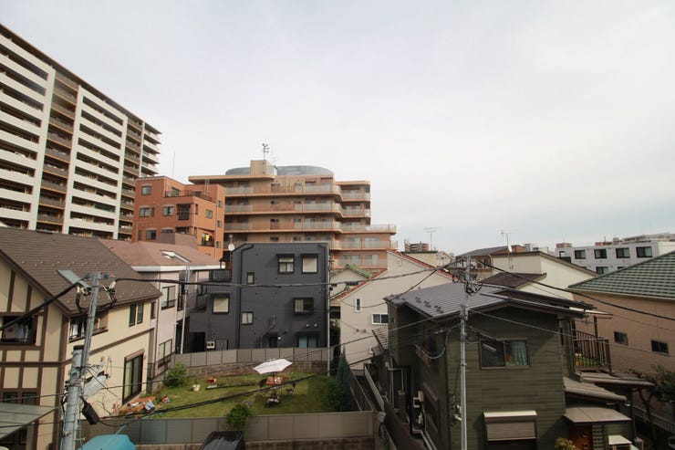 穏やかな街並みを一望しながら、爽やかな風と柔らかく降り注ぐ陽光を感じて頂けます。心地良い開放感が暮らしにゆとりと充足感をもたらします。