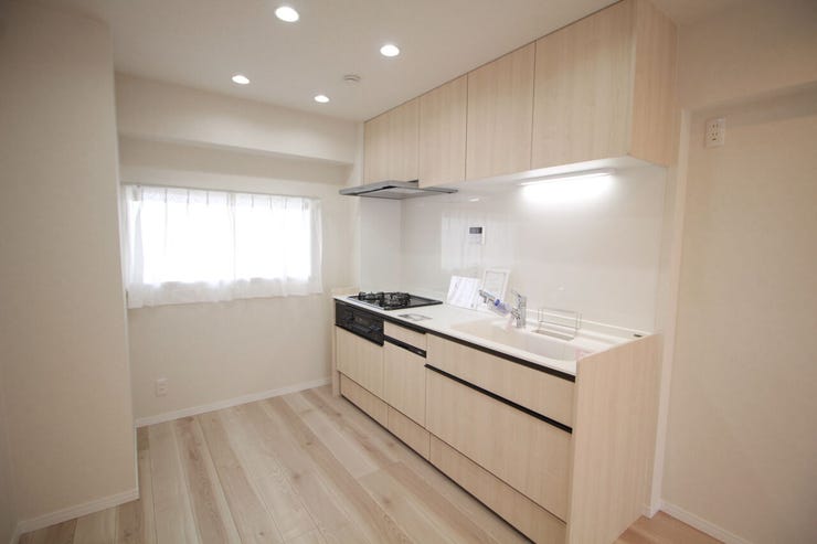 シンプルで使い易いシステムキッチンは広々とした空間で、楽しく料理ができます