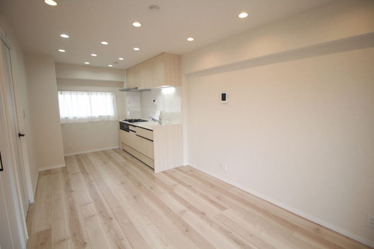 光が溢れ、風も溢れ、居心地のよい住空間、自然体で過ごせるリビングです。