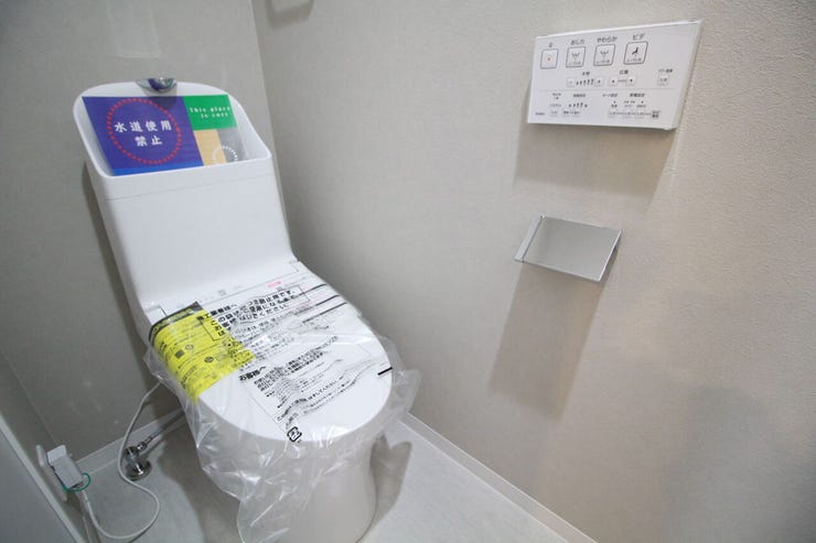 いつも清潔なスペースであってほしいのが毎日使うトイレです。掃除がしやすいのはもちろん、落ち着けるスペースにしたいですね。