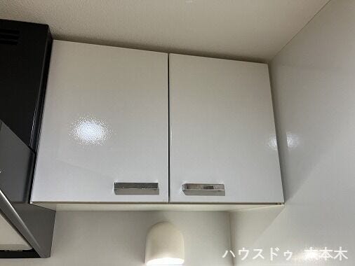 清潔感ある吊戸棚でスッキリ収納!