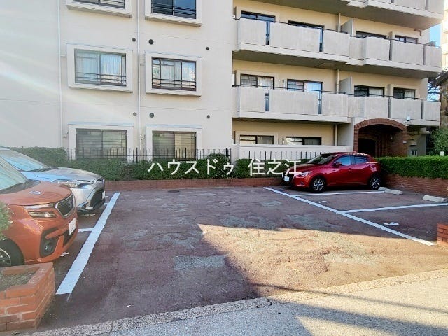 ★平面式駐車場。自走式なので機械式と違って待ち時間が無いのが嬉しいポイント♪