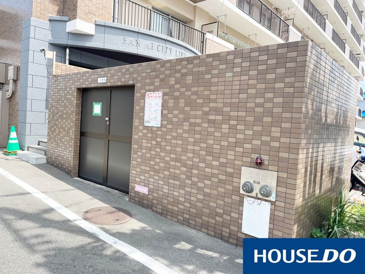 【敷地内ゴミ置き場】