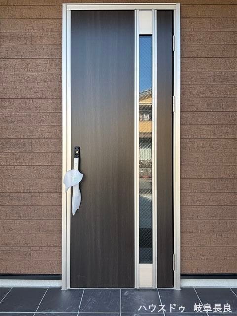 ≪外玄関≫
軒がしっかりとあるので雨の日でも濡れずに傘をさせます◎