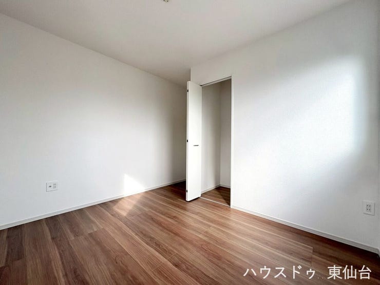 お掃除も楽々なフローリングです♪