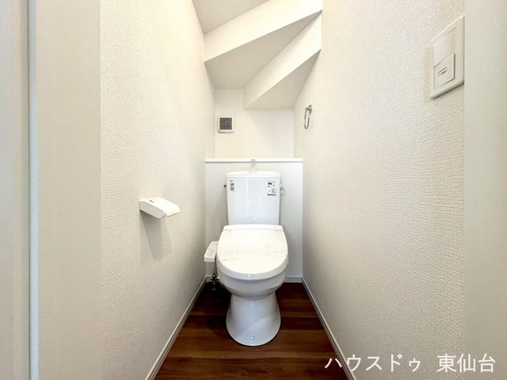 シンプルイズザベストトイレ♪もちろん温水洗浄便座付きです♪