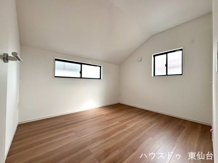 5.2帖の洋室です♪プラネタリウムにいるような勾配がおしゃれなお部屋です♪