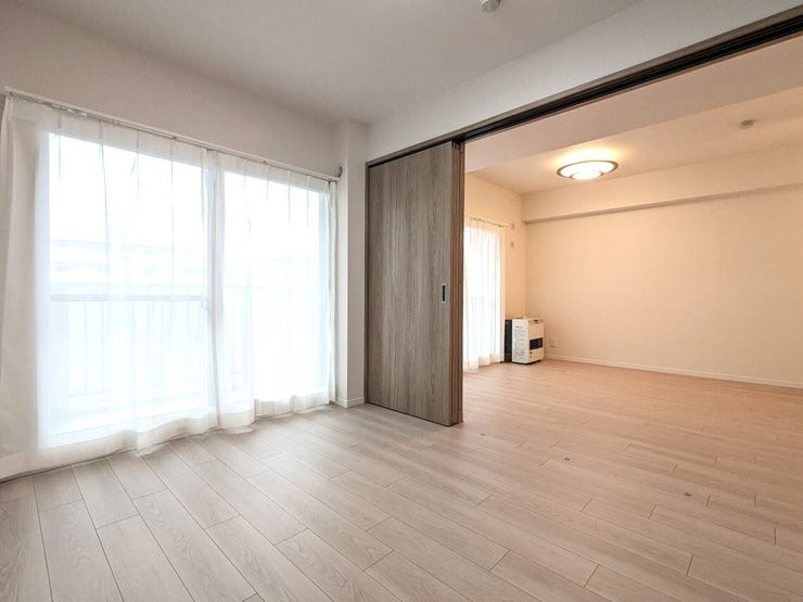 【洋室3】
洋室3のお部屋のドアを開放してリビングダイニングとしても使用できます(^^♪