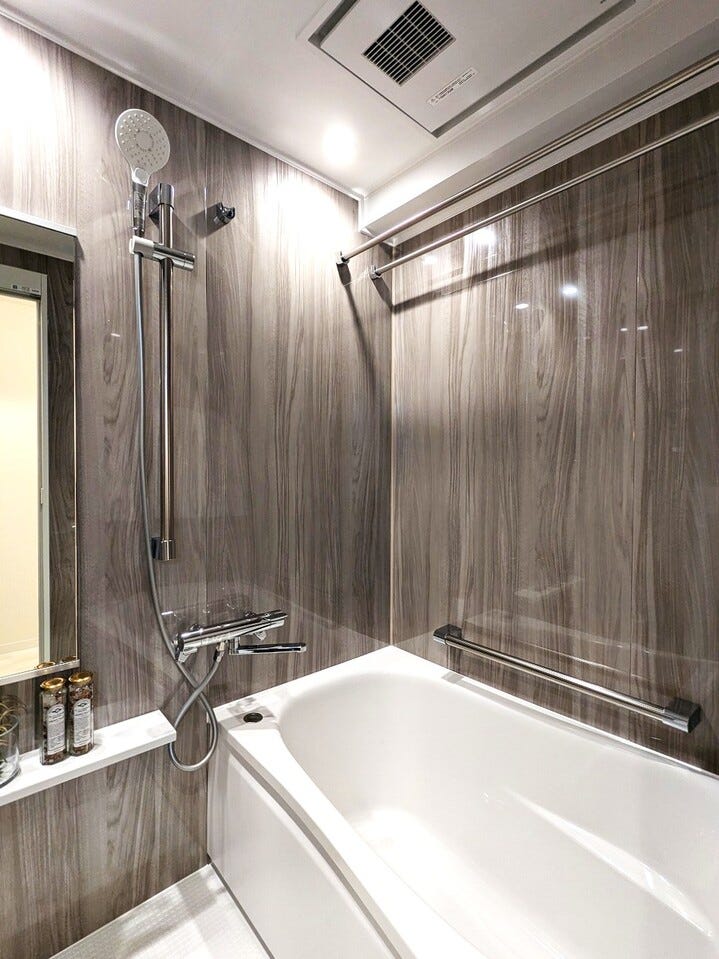 【浴室】
寒い日も安心して入浴出来る換気乾燥暖房機付きのお風呂で一日の疲れを癒してください(^^♪