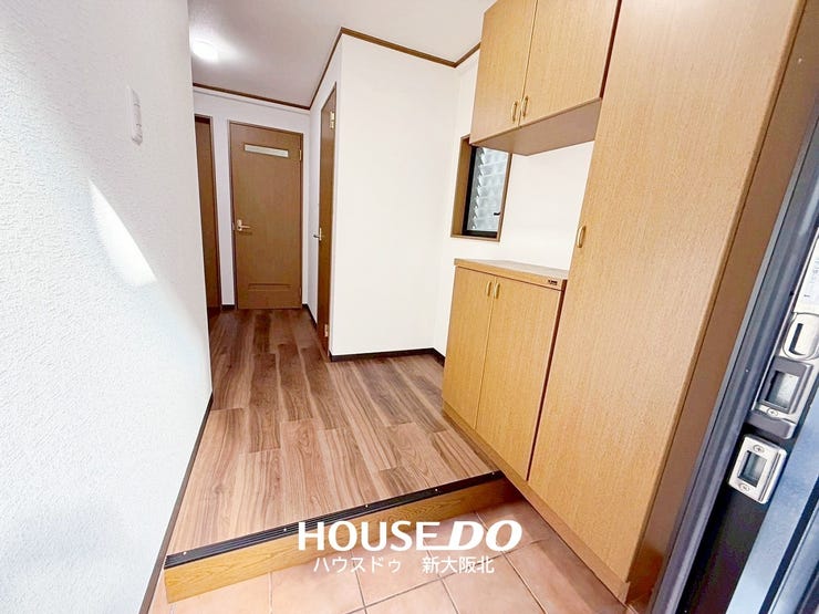 ■いつの間にか増えてしまうご家族の靴もたっぷり収納していただける大容量のシューズボックス付き!
■段の高さ調節ができるのでヒールや高さのある靴も収納可能です◎