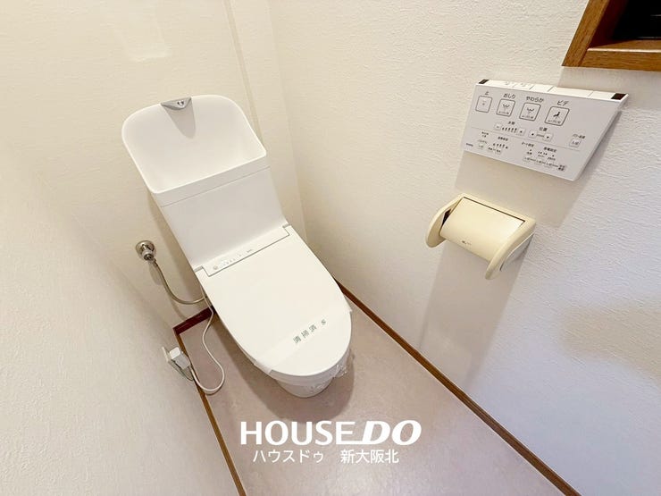 ■年中いつでも快適にご使用いただける温水便座付きトイレ!
■壁掛けリモコンがついているので操作もスムーズです!