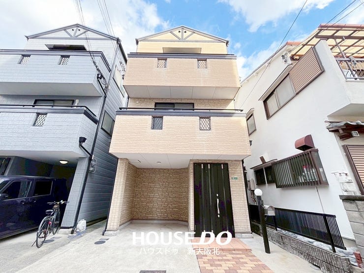 ■神崎川駅徒歩10分!
■駐車場付きの鉄骨造3階建の戸建です!
■物件の詳細や、内覧をご希望の方はお気軽に当社までお問合せください♪