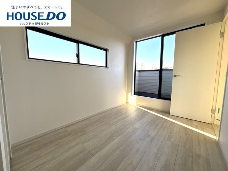 【家族のお部屋】2面採光の明るいお部屋。お子様の成長に合わせたレイアウトを作りやすくなっています。