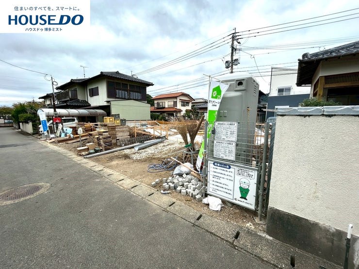 【現地見学会 開催中】実際に現地へ行き、お子様と一緒に小学校までの経路を確認したり、近隣の同施工会社の完成物件へ行き完成後の雰囲気を体感したりといった見学ツアーをしませんか?(10月19日撮影)