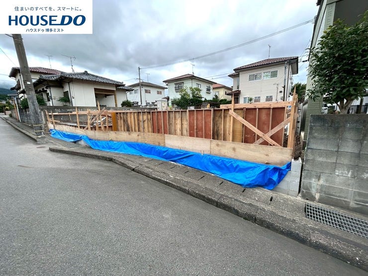 【現地見学会 開催中】実際に現地へ行き、お子様と一緒に小学校までの経路を確認したり、近隣の同施工会社の完成物件へ行き完成後の雰囲気を体感したりといった見学ツアーをしませんか?(10月19日撮影)