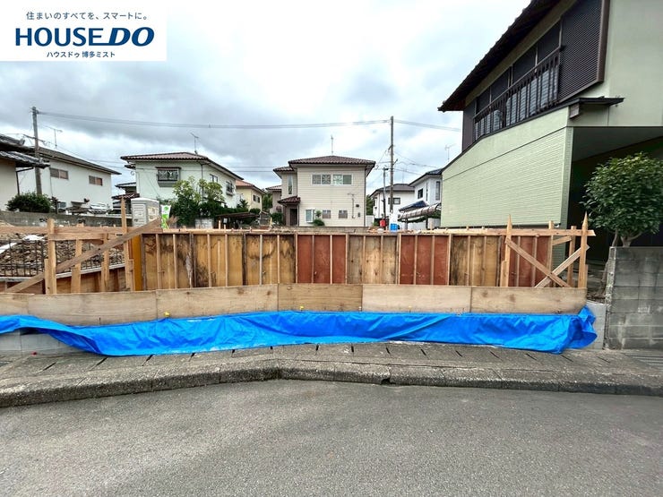 【現地見学会 開催中】実際に現地へ行き、お子様と一緒に小学校までの経路を確認したり、近隣の同施工会社の完成物件へ行き完成後の雰囲気を体感したりといった見学ツアーをしませんか?(10月19日撮影)