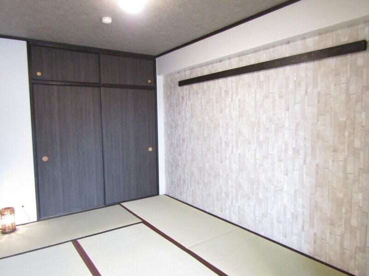 リビング横にある和室は、引き戸を開放するとバルコニーから射し込む陽射しを取り込むことができます。