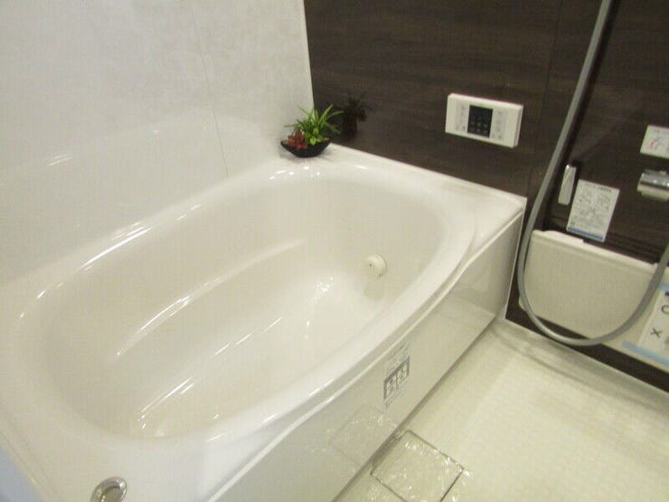 浴室乾燥機付で雨の日やアレルギーの季節のお洗濯も安心。湿気対策にもなりいつでもカラッと快適です。