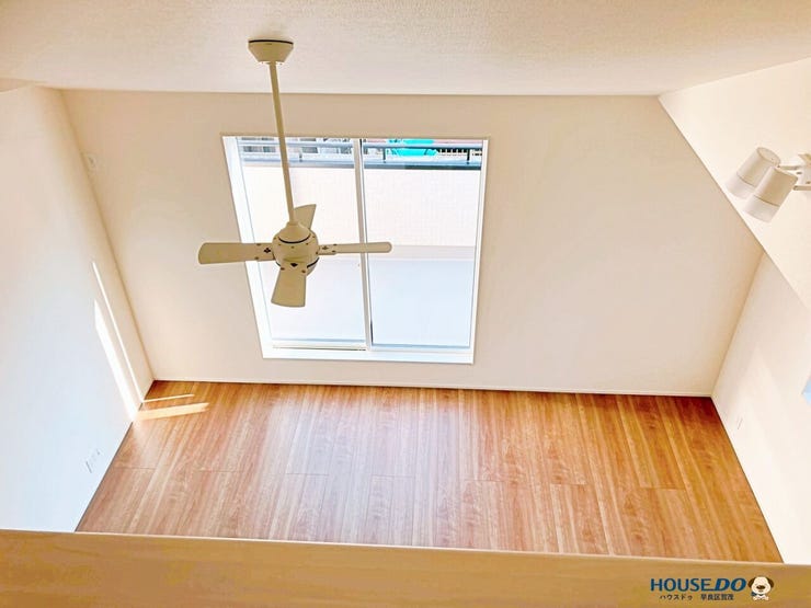 階下の家族の気配を感じられる、一体感のある設計。吹き抜けのような開放感が魅力。