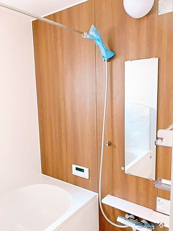 一日の疲れを癒す広々バスルーム。浴室乾燥機付きで、雨の日の洗濯物も安心です。