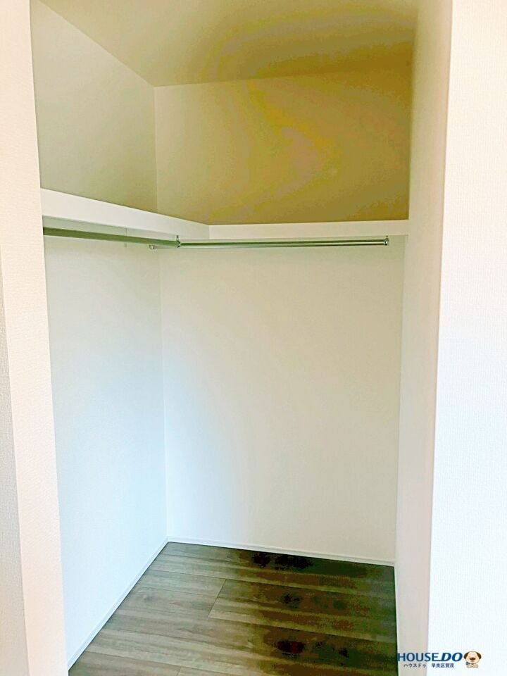 衣類から小物までたっぷり収納可能。お部屋を広く使うための工夫が凝らされています。