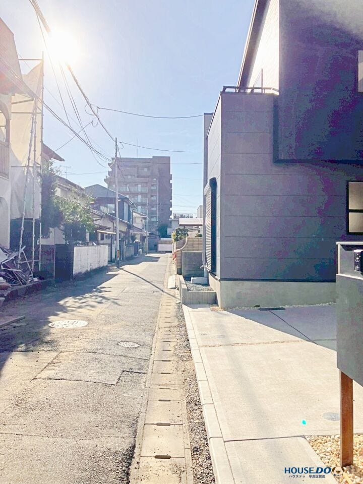 交通量の少ない閑静な住宅街。小さなお子様がいるご家庭も安心の、穏やかな住環境です。