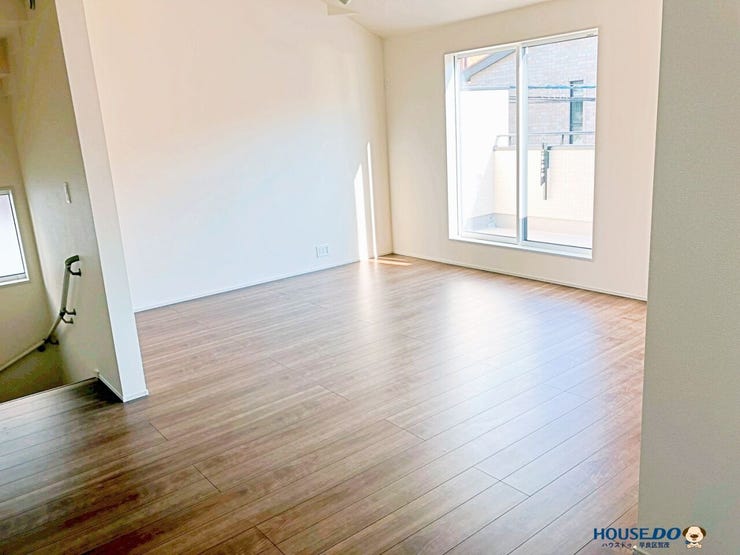 2階ならではの開放感!陽光が差し込む明るいLDKは、家族が自然と集まる心地よい空間。