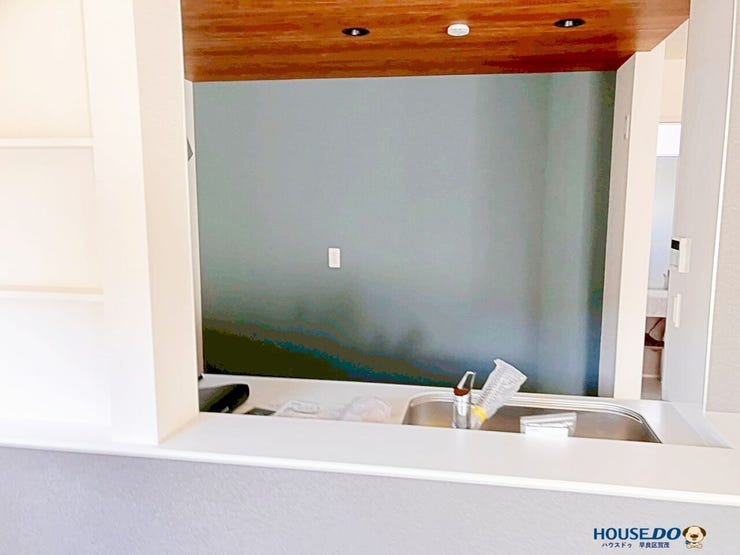 料理中も家族と会話が弾む対面式。2階に水回りが集約され、家事効率も良好です。