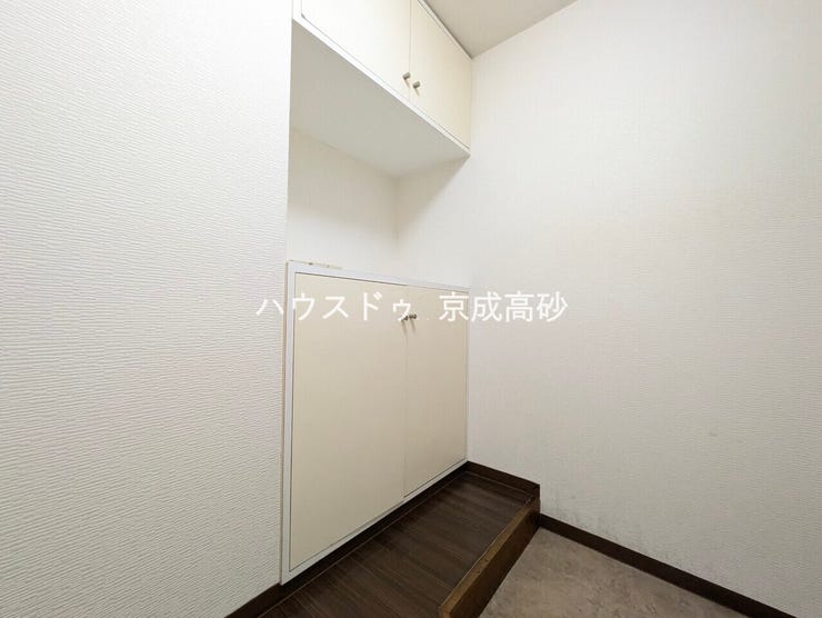 お家に出会う人々を出迎える玄関だからこそ、広々清潔感あふれる空間にしたいですね!