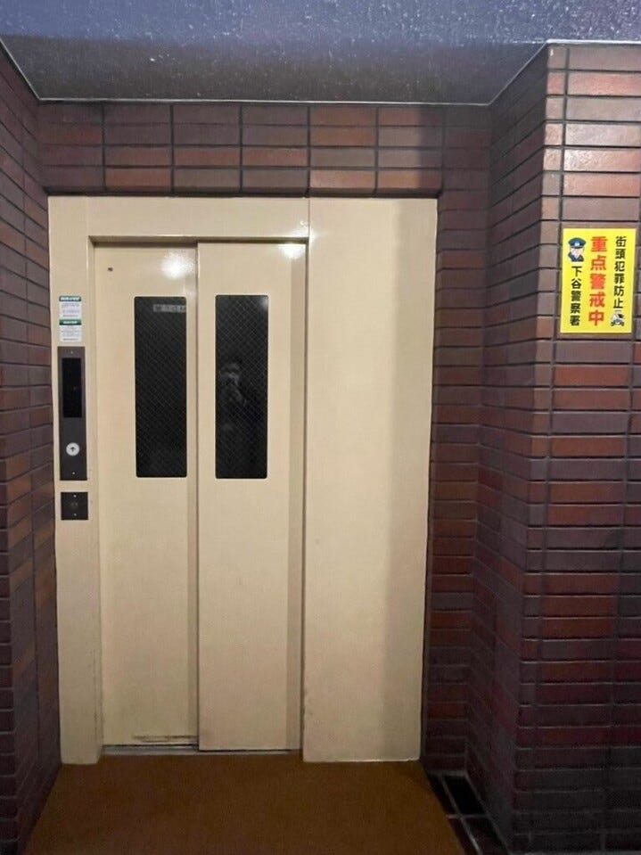 重い荷物がある時やベビーカー、カートの使用時も便利で安心です