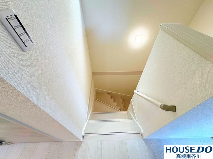 階段には手すり完備。
お子様、高齢の方も安心です。