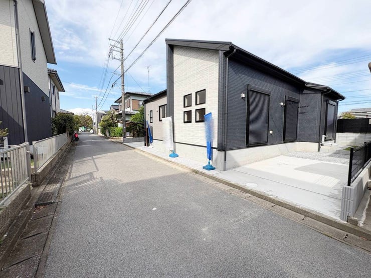 前面道路は幅員約4.2mの公道となっております。